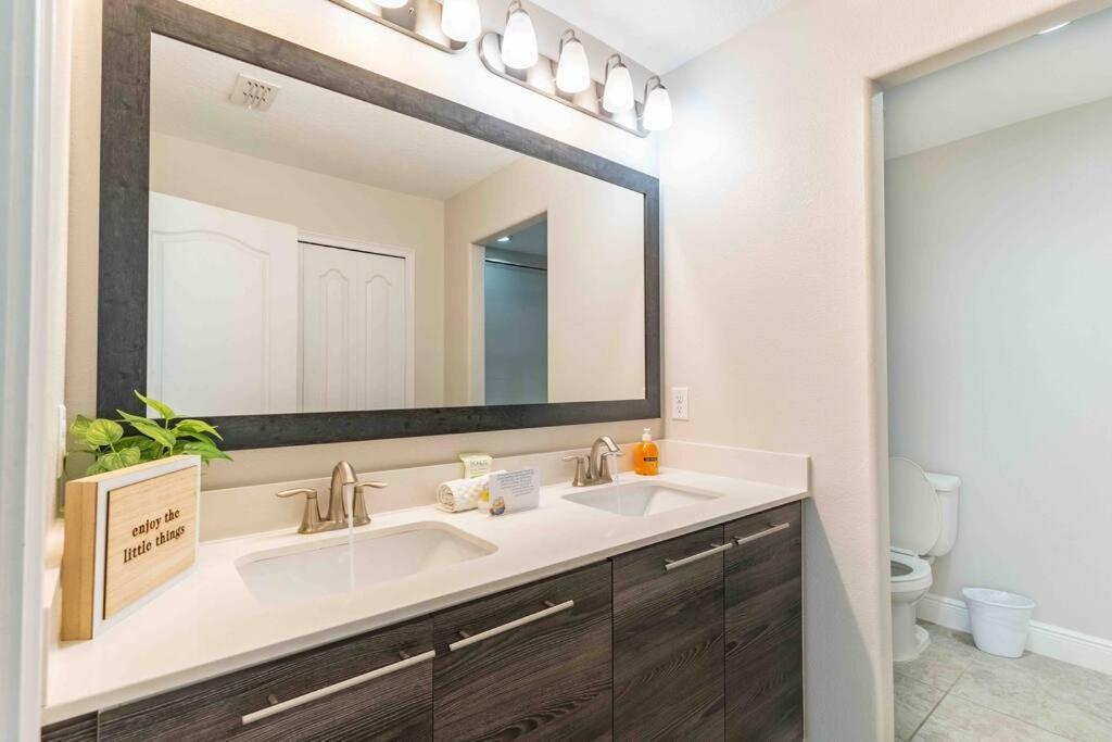 Spacious 6bdrm Near The Attractions!! *