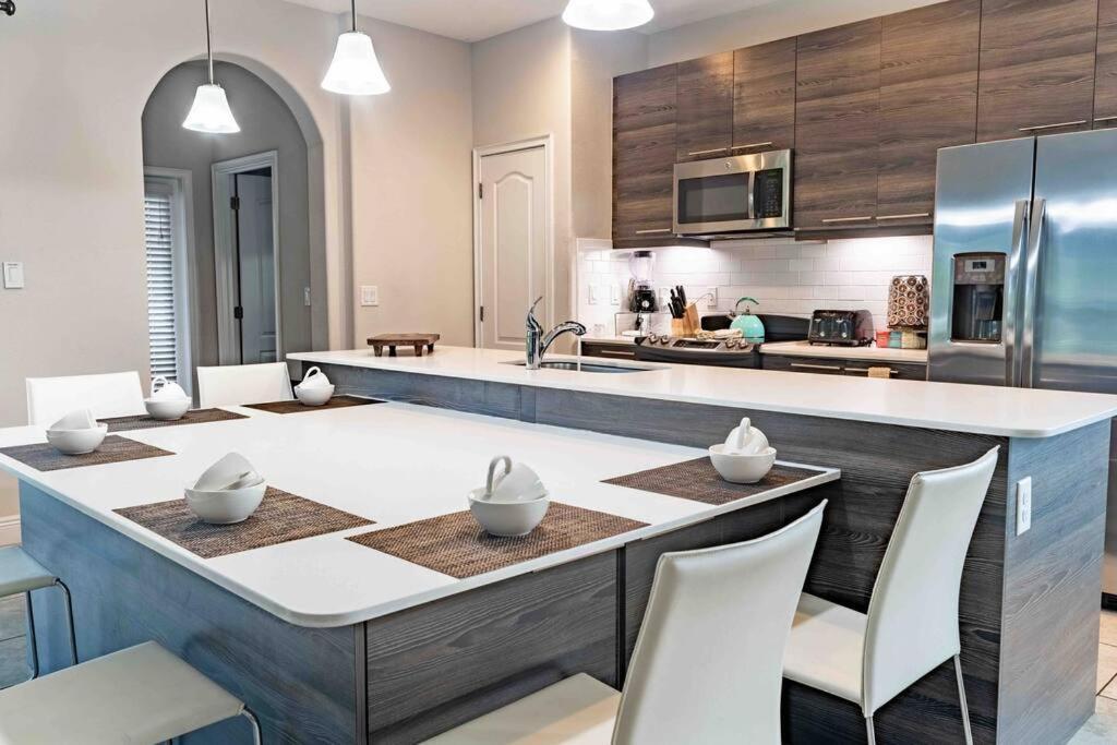 Spacious 6bdrm Near The Attractions!! *