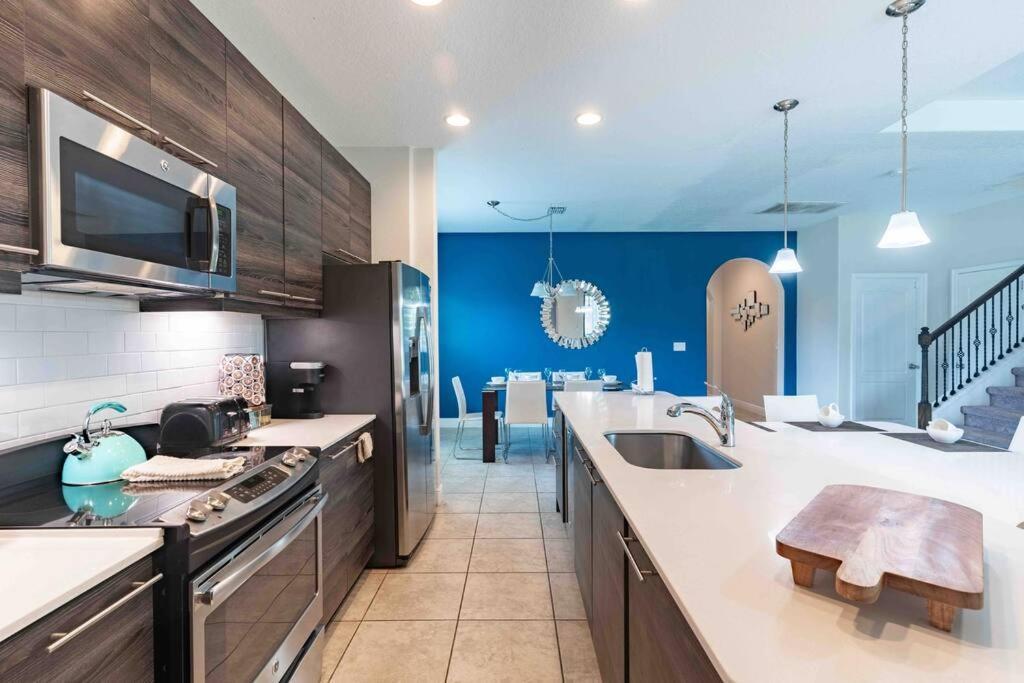 Villa Spacious 6bdrm Near The Attractions!! *